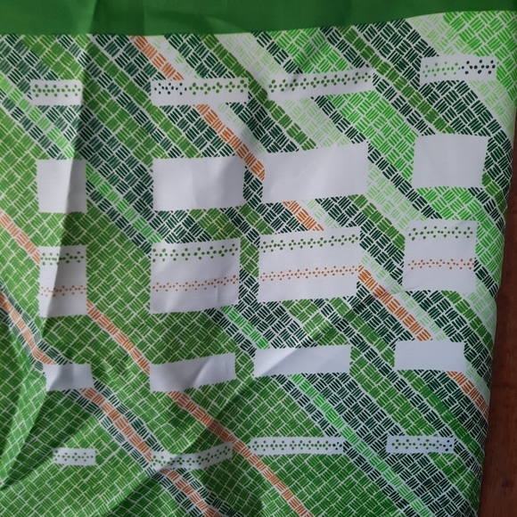 Vintage satin green white print scarf - Picture 4 of 7